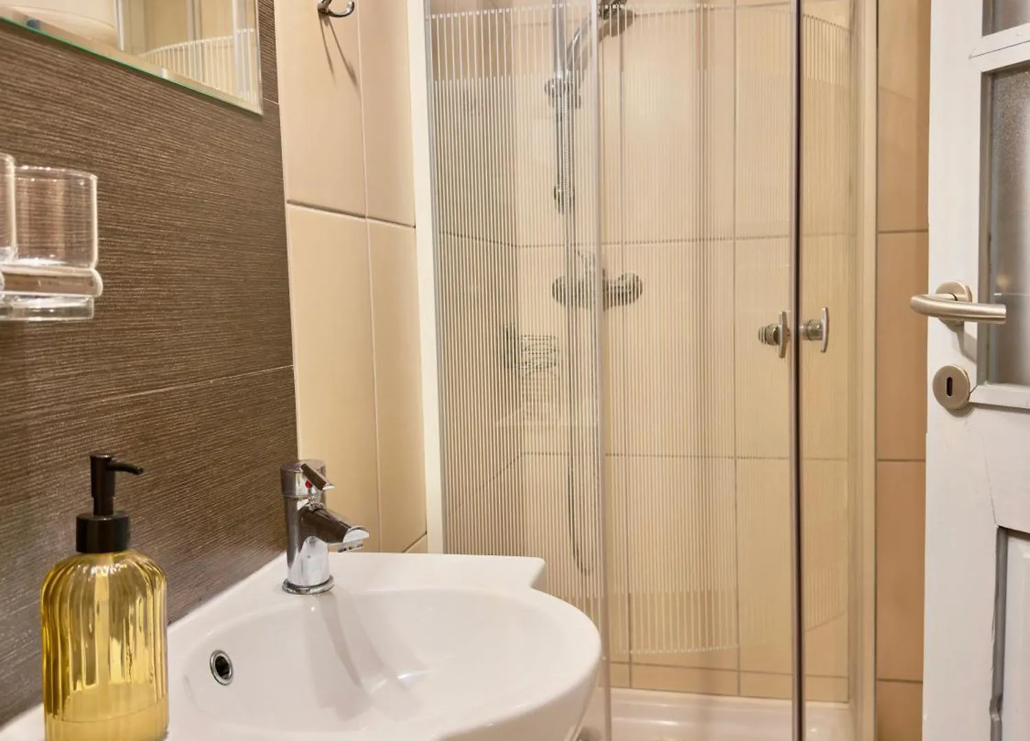 Hangulat Apartman 에게르 아파트